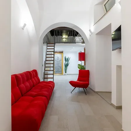 Lovely - Capocci Rome