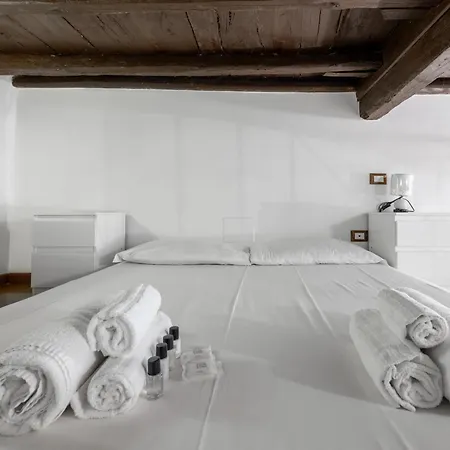 Lovely - Capocci Apartment